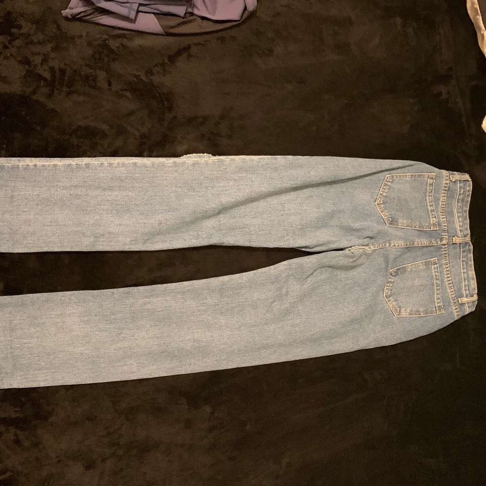 Baggy ripped jeans